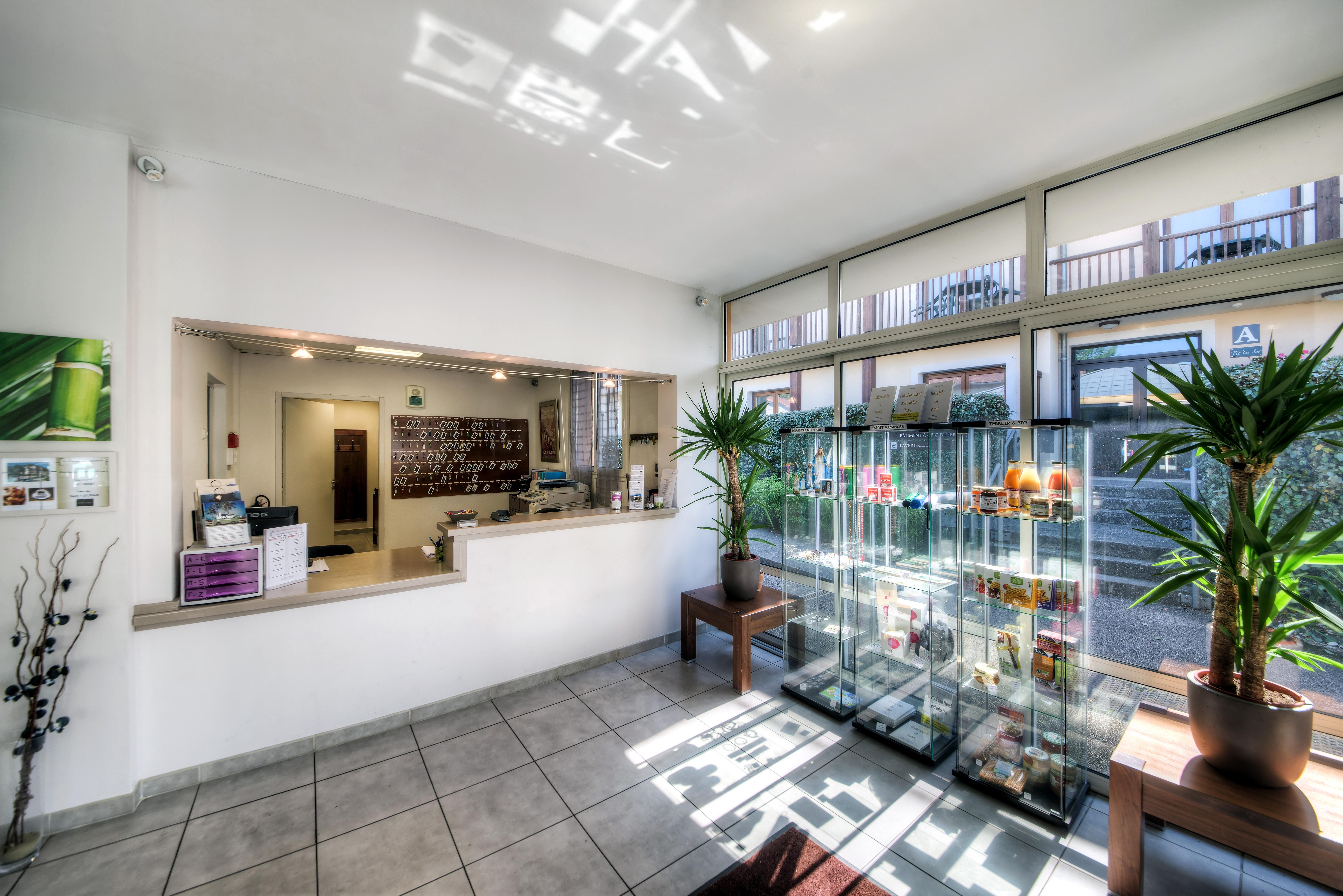 Comfort Aparthotel Lourdes L'Acacia Zewnętrze zdjęcie